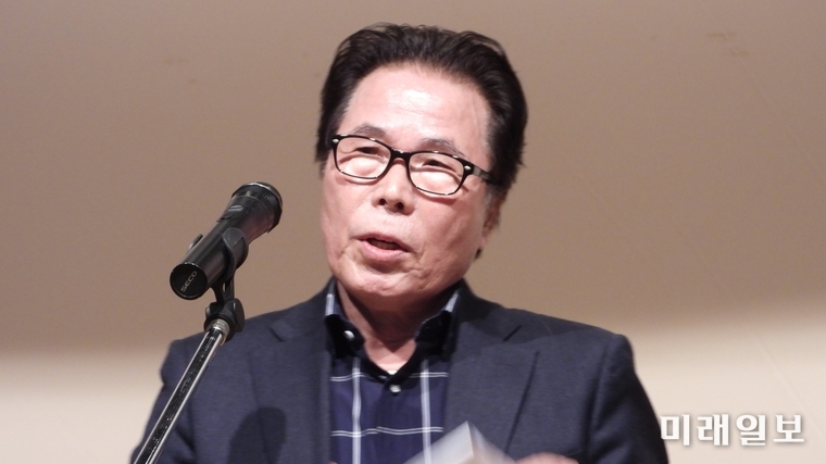 2일 오후 서울 중구 청소년수련관 내 청소년극장에서 개최된 '제9회 충무로단편영화제' 시상식에서 허성수 시나리오 부문 심사위원장(시나리오작가협회 수석 부이사장이 시나리오 부문 심사평을 하고 있다./사진=장건섭 기자