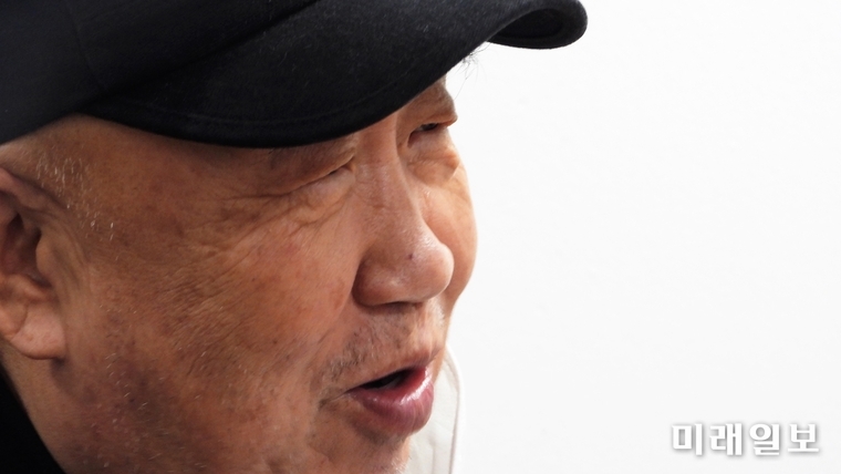 김문옥 충무로단편영화제 집행위원장이 9일 오호 서울 퇴계로 (사)한국영화촬영감독협회 사무실에서 제10회 충무로단편영화제에 대해 소개하고 있다./사진=장건섭 기자