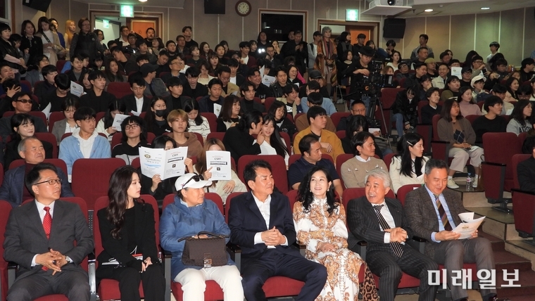 2일 오후 서울 중구 청소년수련관 내 청소년극장에서 '제9회 충무로단편영화제' 시상식이 개최되고 있다./사진=장건섭 기자