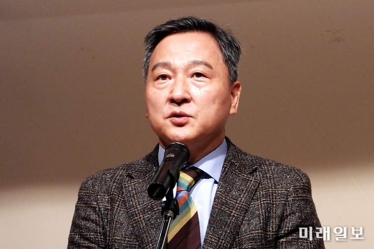문성천 조직위원장(재단법인 세화문화재단 이사장)이 지난해 11월 2일 오후 서울 중구 청소년수련관 내 청소년극장에서 개최된 '제9회 충무로단편영화제' 시상식에서 격려사를 하고 있다./사진=장건섭 기자